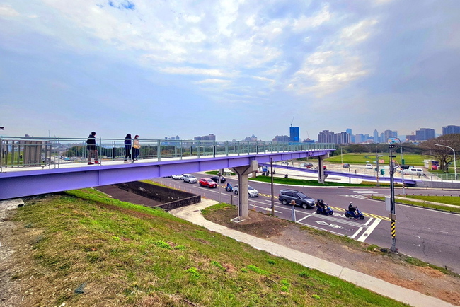 新北瓊林陸橋啟用 安全越堤親近新莊河濱公園 | 華視新聞