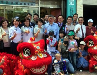 張啓楷服務處揭牌 柯文哲：與黃敏惠合作謀福利