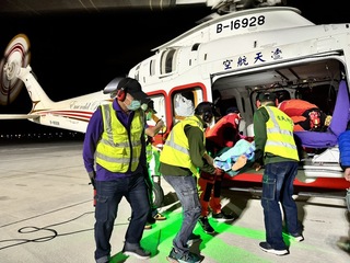 澎湖男騎機車自摔撞斷舌骨 直升機後送高雄榮總