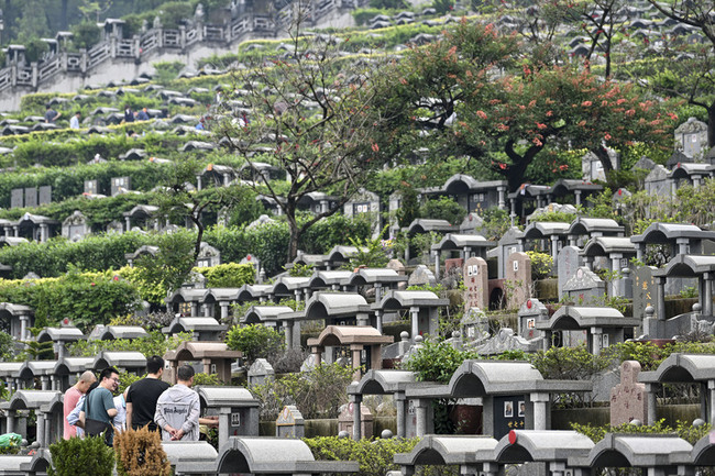 中國多地禁止銷售殯葬用品 稱燒紙錢是封建迷信 | 華視新聞