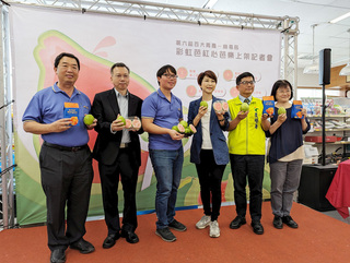 輔導青農栽培新一代彩虹芭  農糧署邀民眾嘗鮮