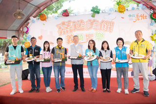 嘉市送餐失能獨居長者顧營養  關心居家安危