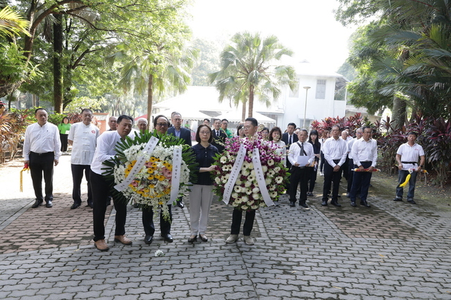 南僑機工公祭典禮  駐馬代表與僑界紀念碑獻花 | 華視新聞