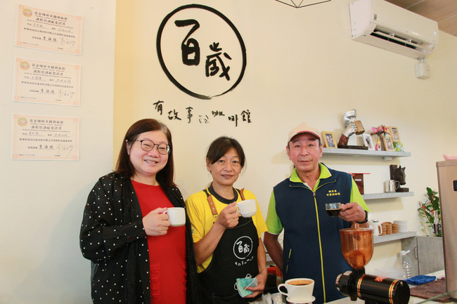 百歲咖啡館銀髮族當家 傳承古早味 | 華視新聞