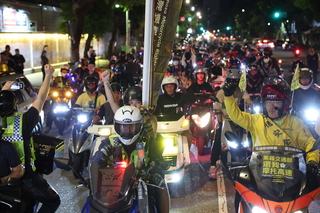 機車團體騎車遊行 提行駛禁行機車道不應被檢舉