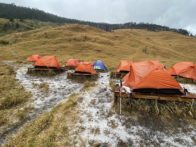 雪霸三六九營地下冰雹 志工見證高山風雲變色 | 華視新聞