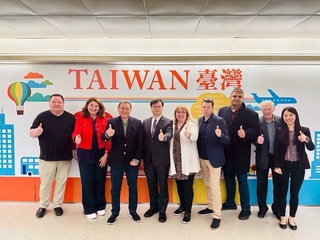 英工黨梁辛尼勛爵率團訪台 晉見蔡總統強化台英關係