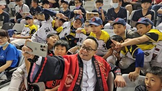 童子瑋邀學童大巨蛋觀賽 盼提升基隆大武崙棒球場