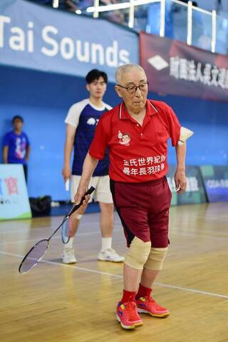 清晨盃羽球賽圓滿落幕 102歲林友茂40連冠