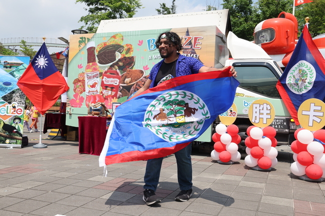 貝里斯胖卡餐車4/2起巡迴 以辣醬炒麵做美食外交 | 華視新聞