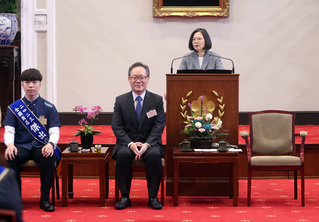 蔡總統接見商店傑出店長  盼他們做台灣觀光推手