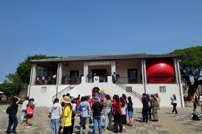 紅球台南移展安平古堡 營造當代藝術與歷史對話 | 華視新聞