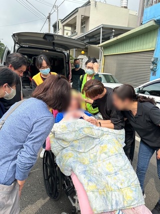 創世社工助植物人返家 圓滿送癌逝母最後一程