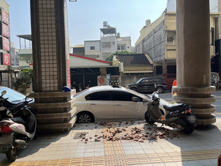 花蓮地震  彰化員林國宅磚牆砸破汽車擋風玻璃