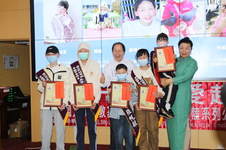 周大觀基金會湖南公益交流 抗癌小鬥士獲助學金