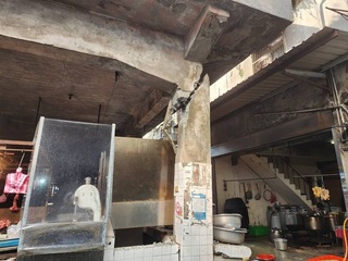 花蓮地震  桃園大溪私人市場梁柱斷裂拉起警戒線