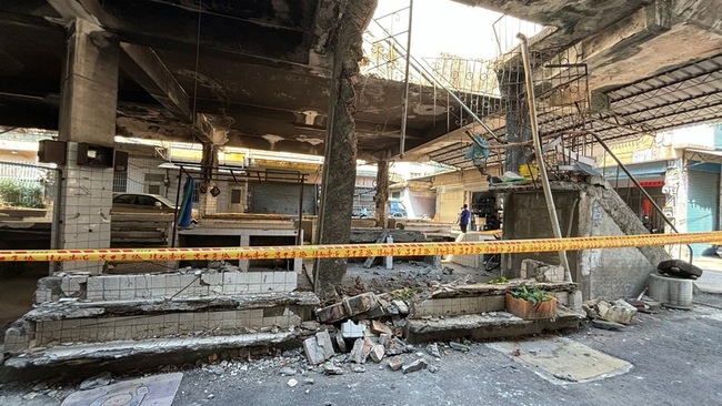 花蓮地震 高雄鳳山廢棄市場坍塌樓梯隨時掉落拆除中 | 華視新聞
