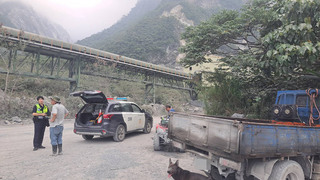 花蓮秀林榮昌礦區6人受困  直升機待雲散垂掛救援