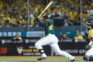 台鋼雄鷹首戰魔鷹敲隊史首安、杜家明送回首分