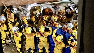 花農女師遺體運出 校方：她是非常有愛心的老師