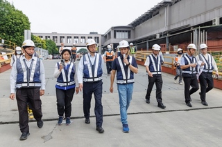 視察桃捷綠線車站工地 張善政：確保震後施工安全