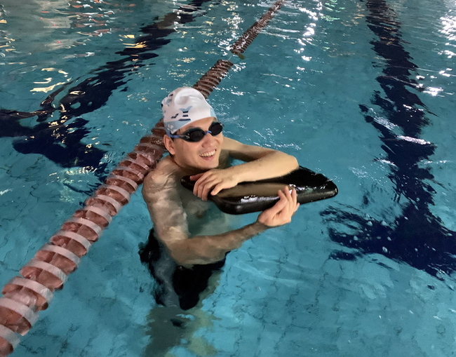 台灣盲人重建院社大開課  教視障者游泳挑戰潛水 | 華視新聞