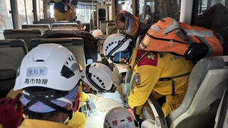 高市特搜馳援花蓮尋獲16民眾 助明隧道42人脫困