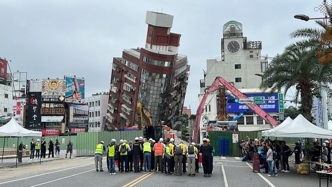 花蓮天王星大樓拆除機具到位 預計2週內完成 | 華視新聞