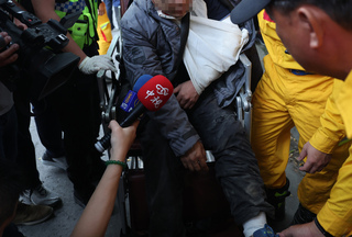 憂九曲洞成孤島  搜救人員快攻帶出受困9人