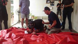 紅球台南展出遭鷹架刺破 拚緊急修復再現身