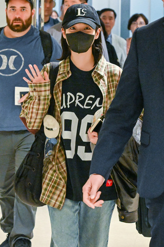 台北小巨蛋演唱會6日開跑  IU抵台展現親和力