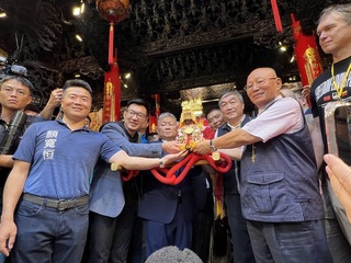 大甲媽遶境上轎典禮 8國駐台使節體驗文化魅力