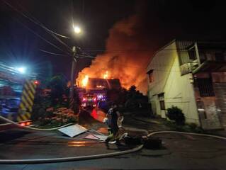 新北新店倉庫發生火警 消防局：緊閉門窗外出戴口罩