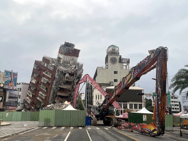 花蓮地震 天王星大樓更加傾斜拆除暫緩 | 華視新聞