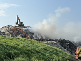 新豐掩埋場持續悶燒臭氣未解 縣府籲出門戴口罩