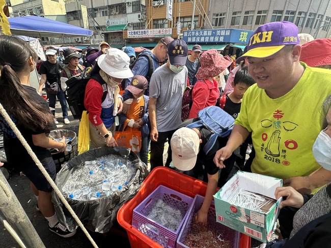 大甲媽祖遶境進香適逢連假 一日遊體驗台灣人情味 | 華視新聞