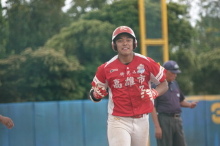 潘信安跪地開轟爆發力驚人 U18東岸聯盟奪MVP