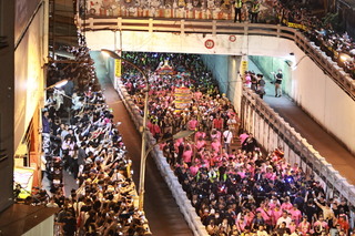 顏清標扛轎大甲媽通過民生路地下道 晚間駐駕福興宮