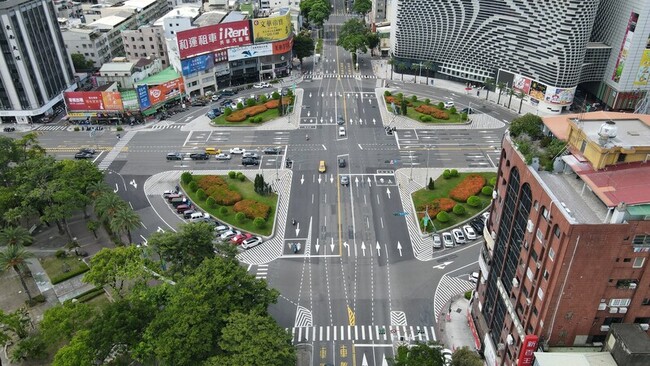 改善人行空間 高市中華五福圓環路口動線再優化 | 華視新聞