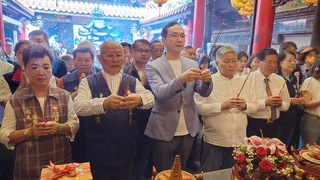 朱立倫新港奉天宮參拜媽祖 祈求庇佑兩岸和平