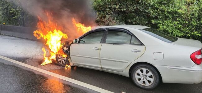 基隆台62線火燒車 幸無人受傷 | 華視新聞