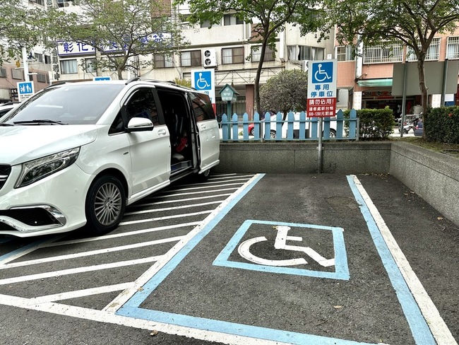 彰化身障停車格數、優惠少 民進黨團要求增加 | 華視新聞