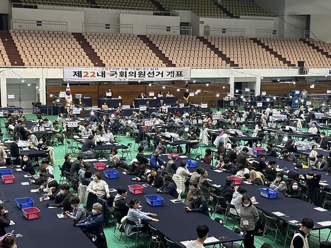 韓國會選舉出口民調：執政黨恐難扭轉朝小野大 | 華視新聞