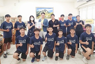 嘉興國中巧固球隊創佳績 業者捐球衣鼓勵為國爭光