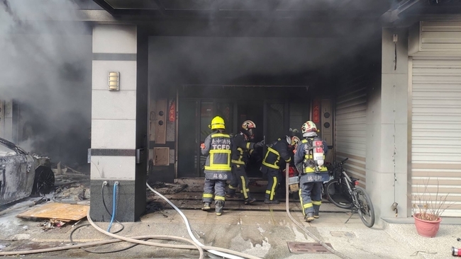 台中房客疑不滿房東點交房屋 潑汽油釀火災3死1傷 | 華視新聞