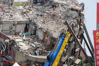 天王星大樓位移狀況穩定 拆除2支H型鋼