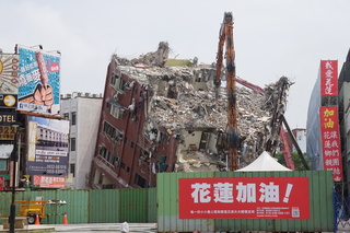花蓮天王星大樓拆到6樓  傾倒風險降低