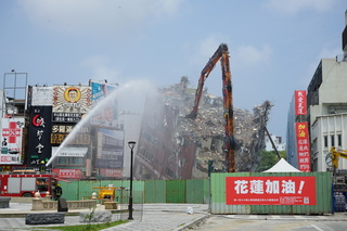 天王星大樓加速拆除 又發現1隻受困黑白貓