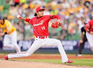 兄弟曾頌恩雙響無用 味全龍13分猛攻助徐若熙奪勝