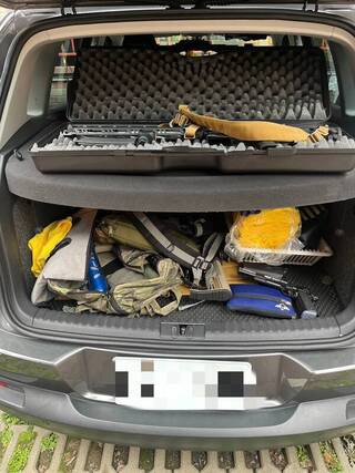 淡水男持槍射空地嚇壞民眾 警逮2人起獲6把玩具槍